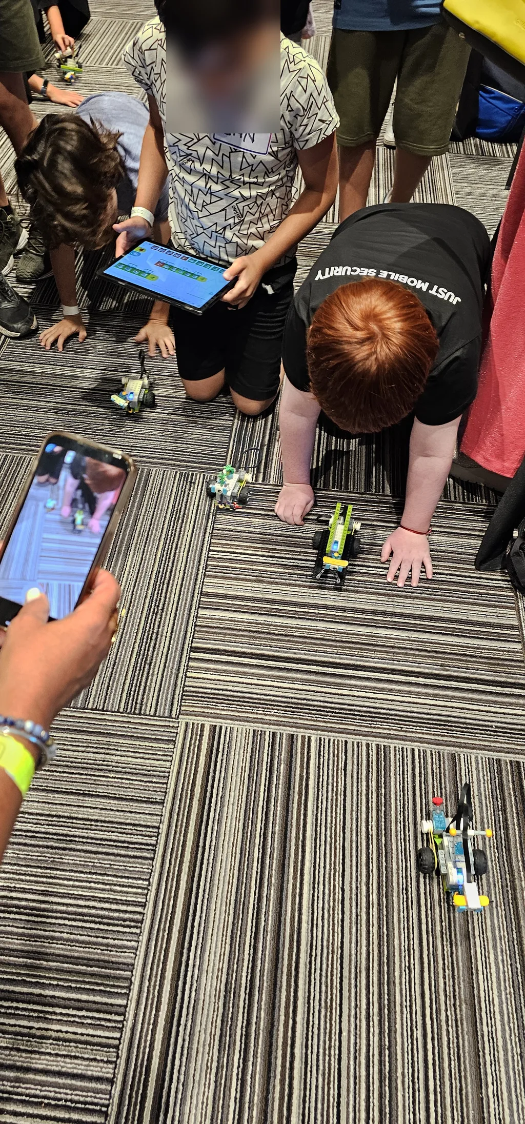 EkoKids 2024: probando robots armados con piezas