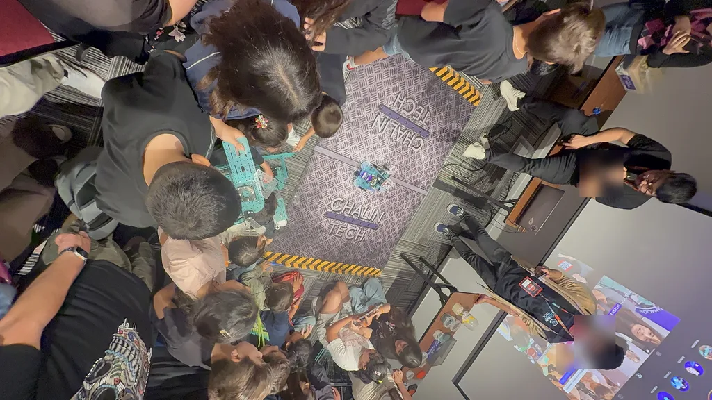 EkoKids 2025: robot ChalinTech visto desde arriba